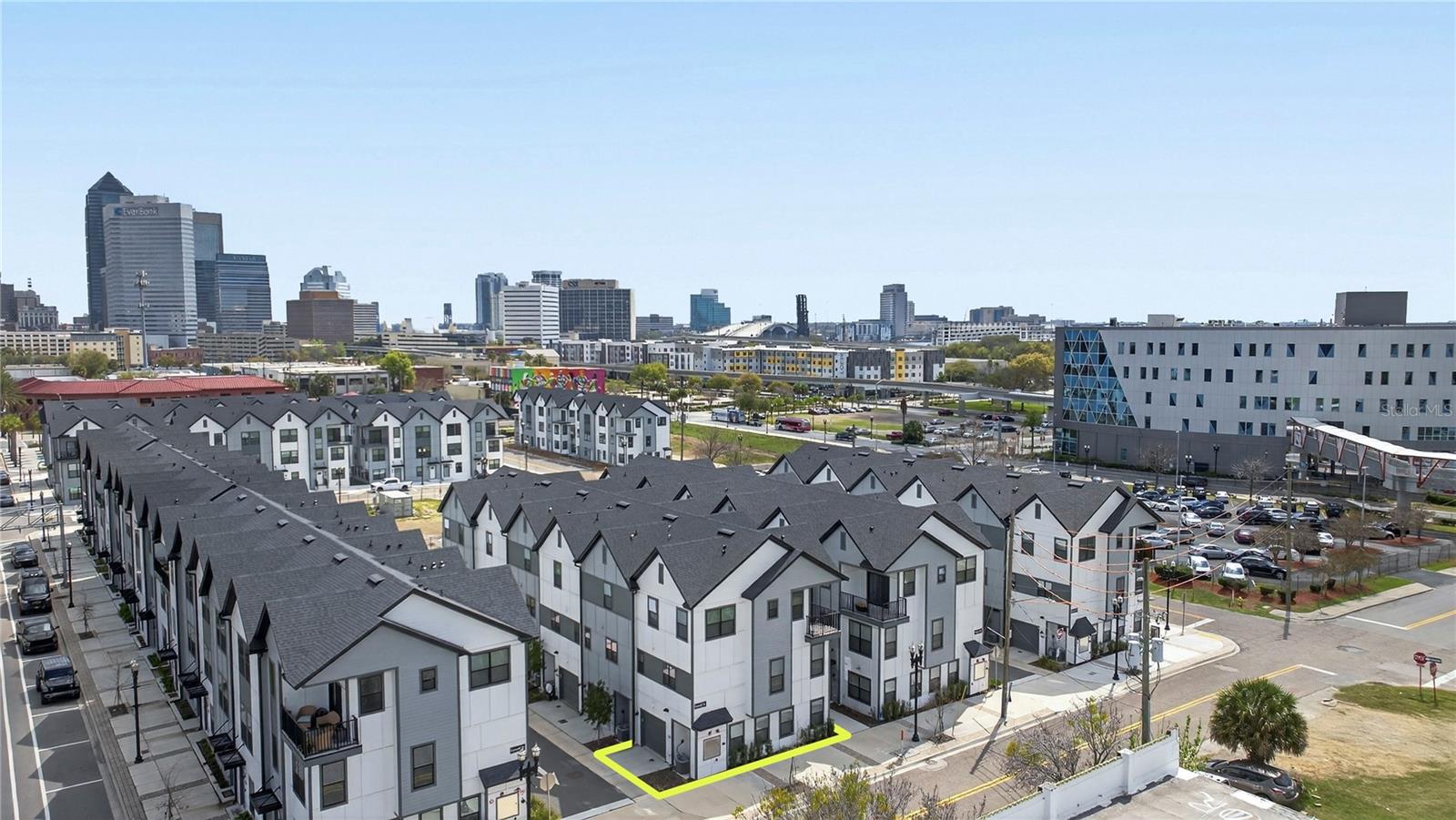 Listing photo id 57 for 1096 Farwell Street