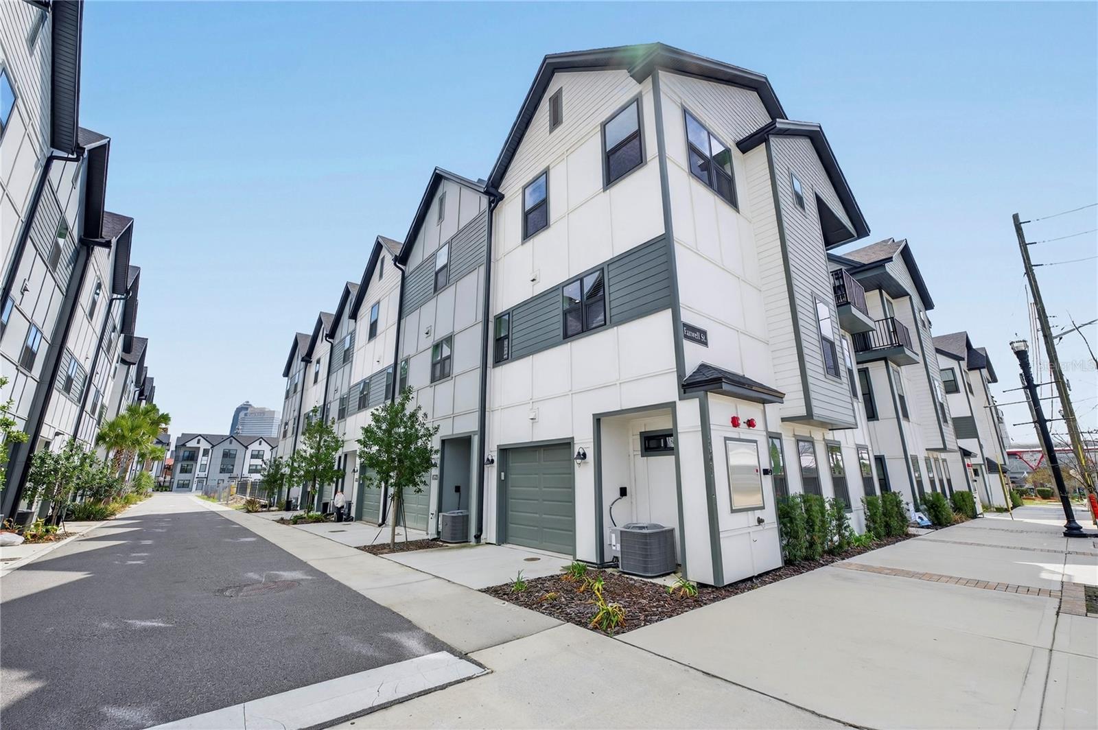 Listing photo id 61 for 1096 Farwell Street