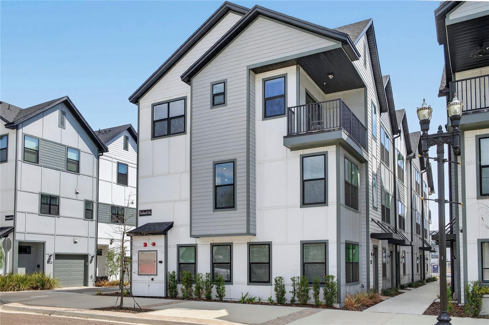 Listing photo id 63 for 1096 Farwell Street