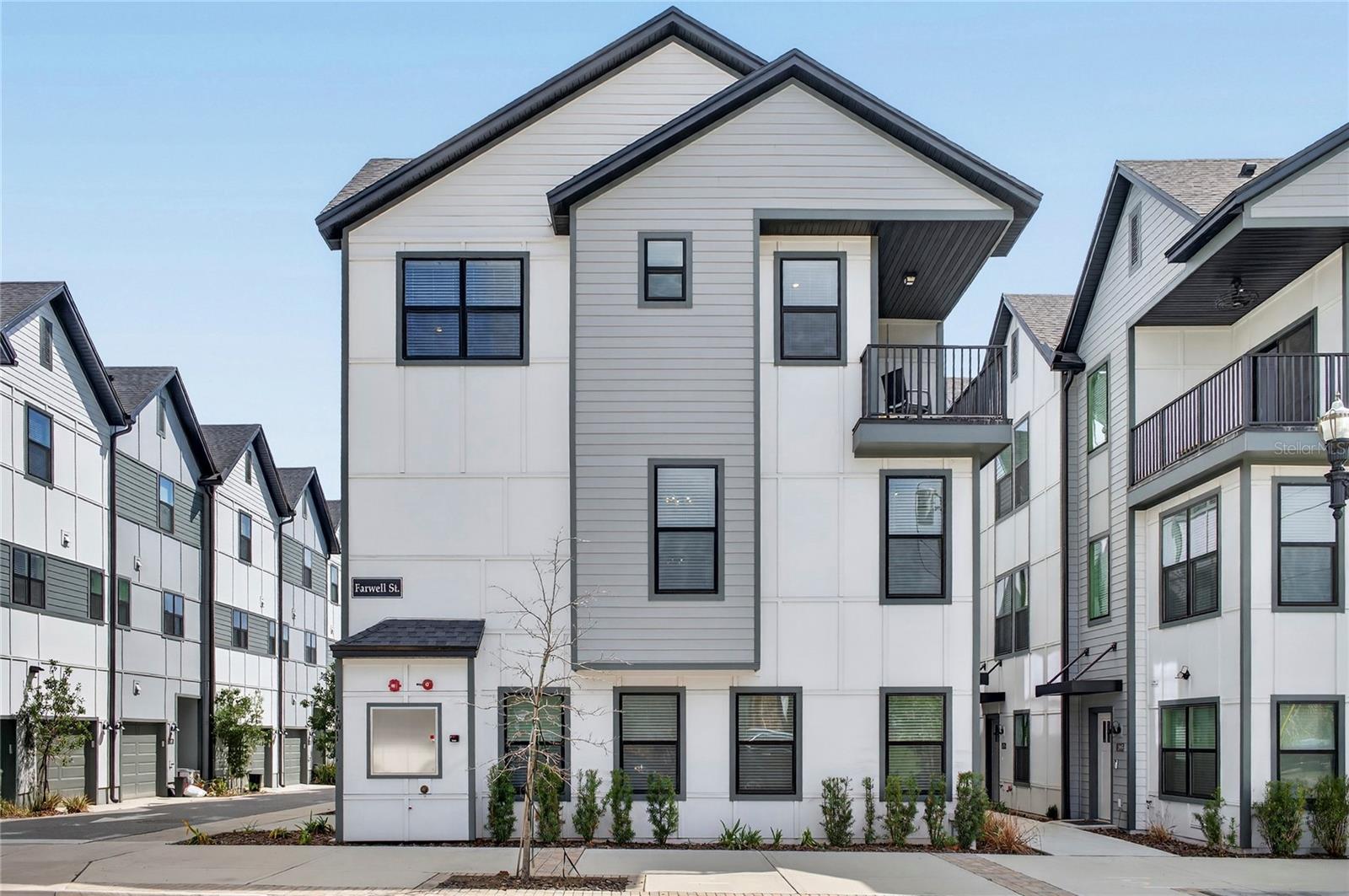 Listing photo id 64 for 1096 Farwell Street