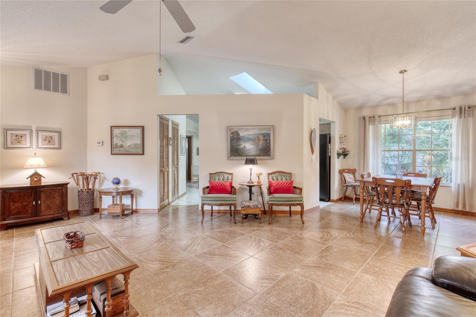 Image 13 of 59 For 550 Woodgrove Street