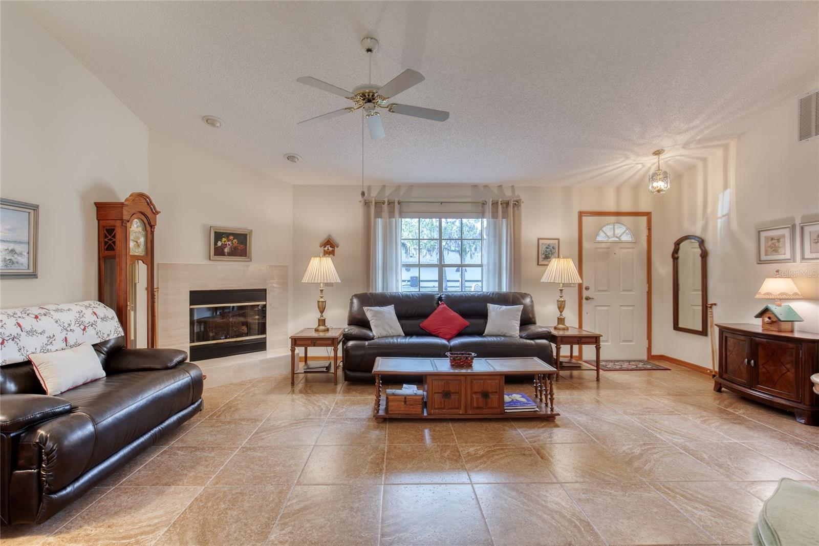 Image 14 of 59 For 550 Woodgrove Street