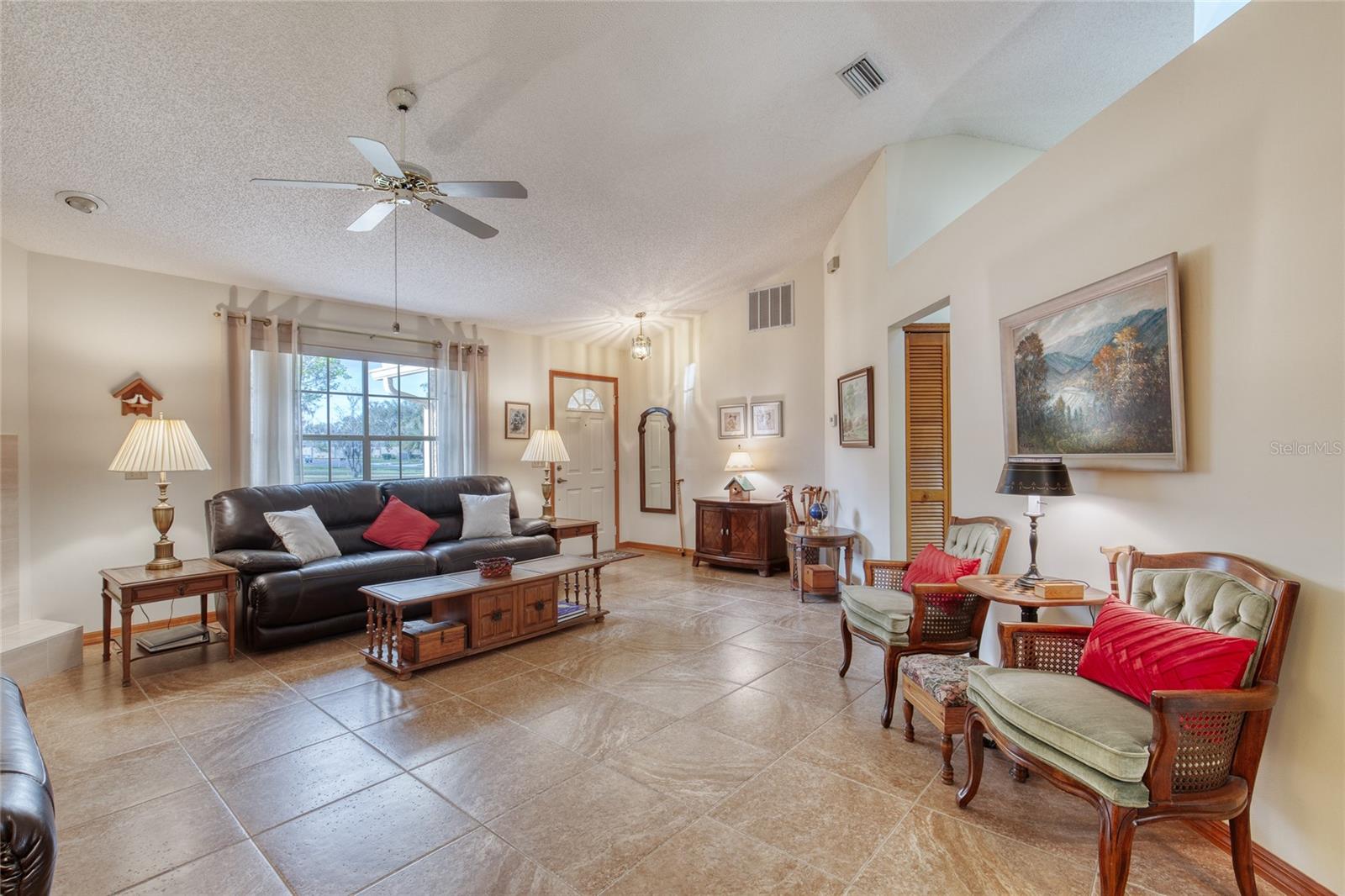 Image 15 of 59 For 550 Woodgrove Street