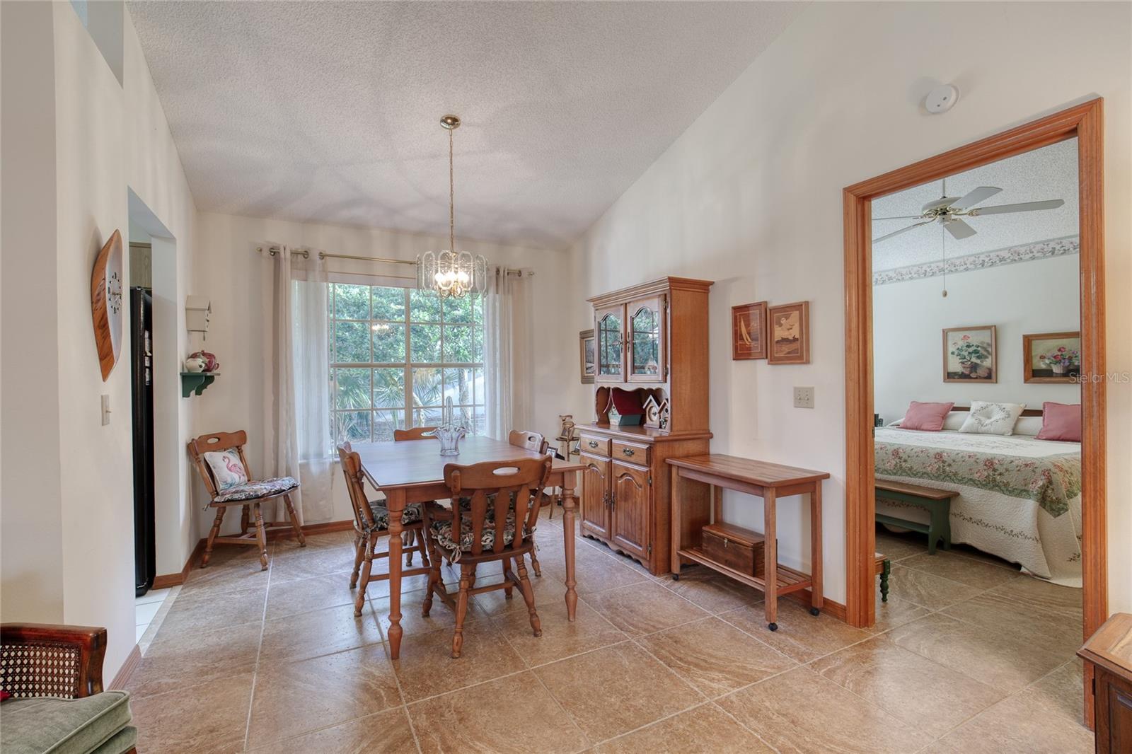 Image 16 of 59 For 550 Woodgrove Street