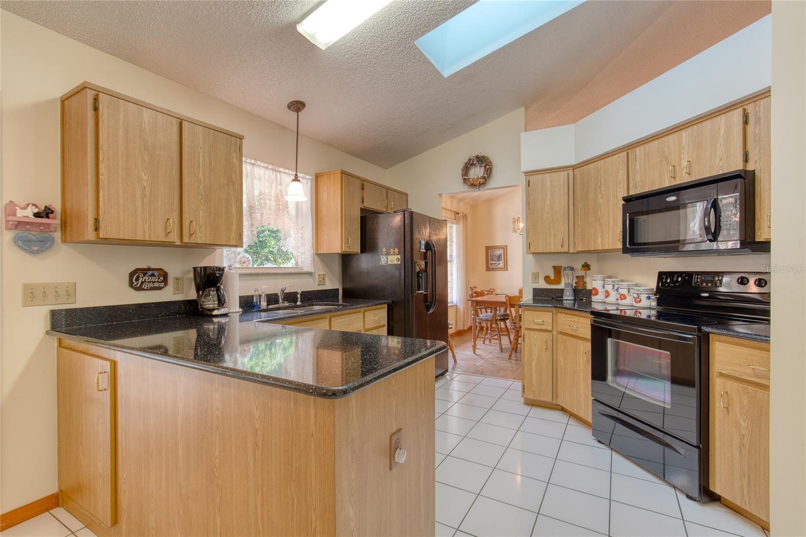 Image 21 of 59 For 550 Woodgrove Street