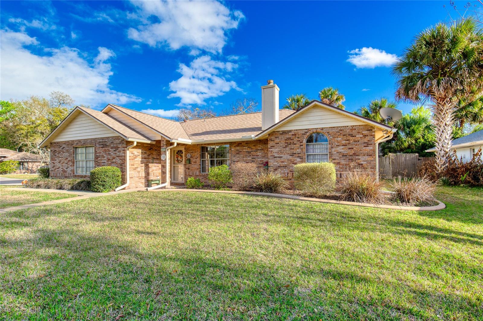 Image 3 of 59 For 550 Woodgrove Street