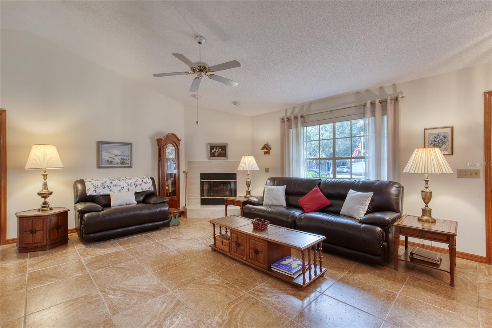 Image 7 of 59 For 550 Woodgrove Street