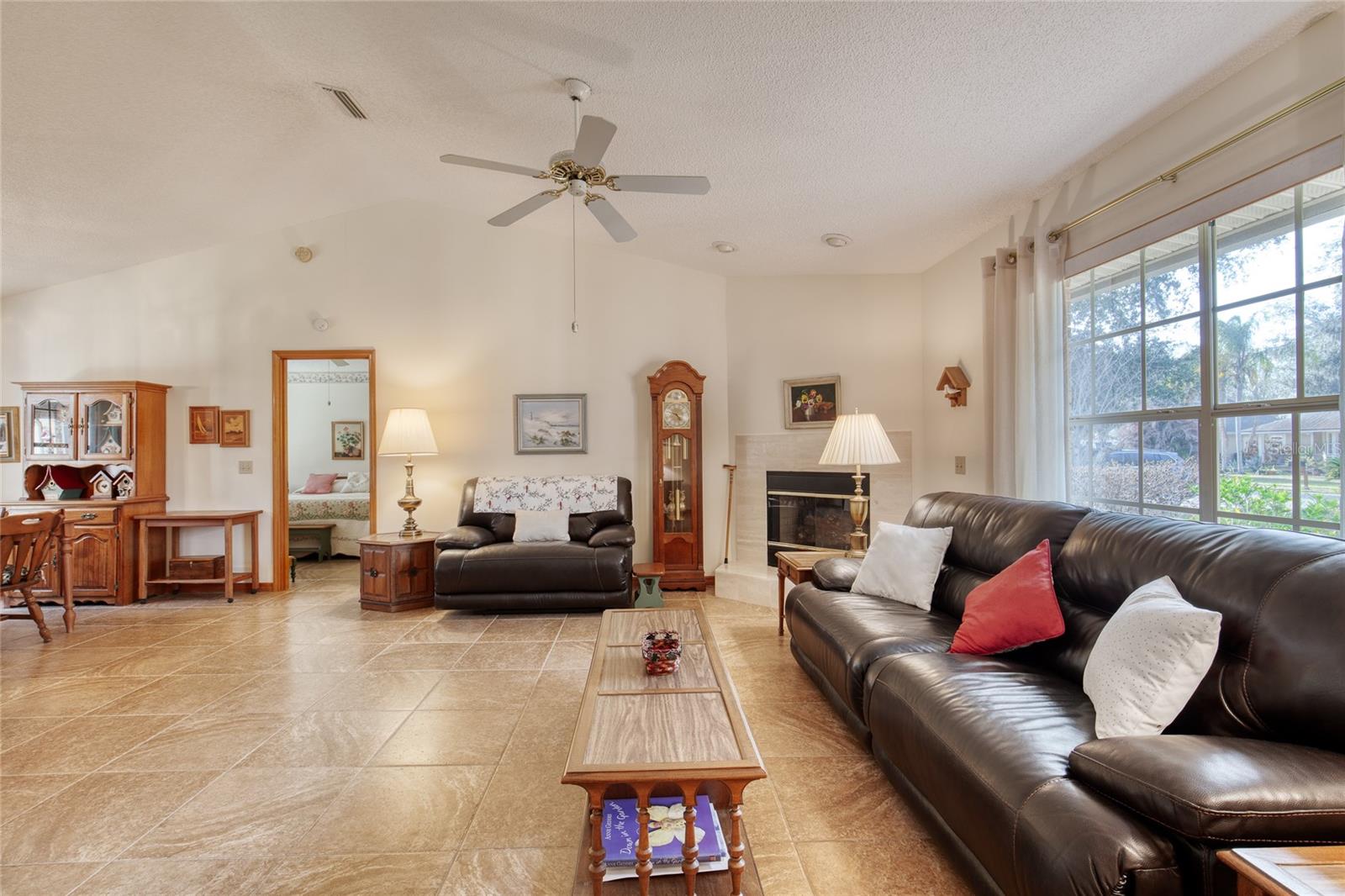 Image 9 of 59 For 550 Woodgrove Street