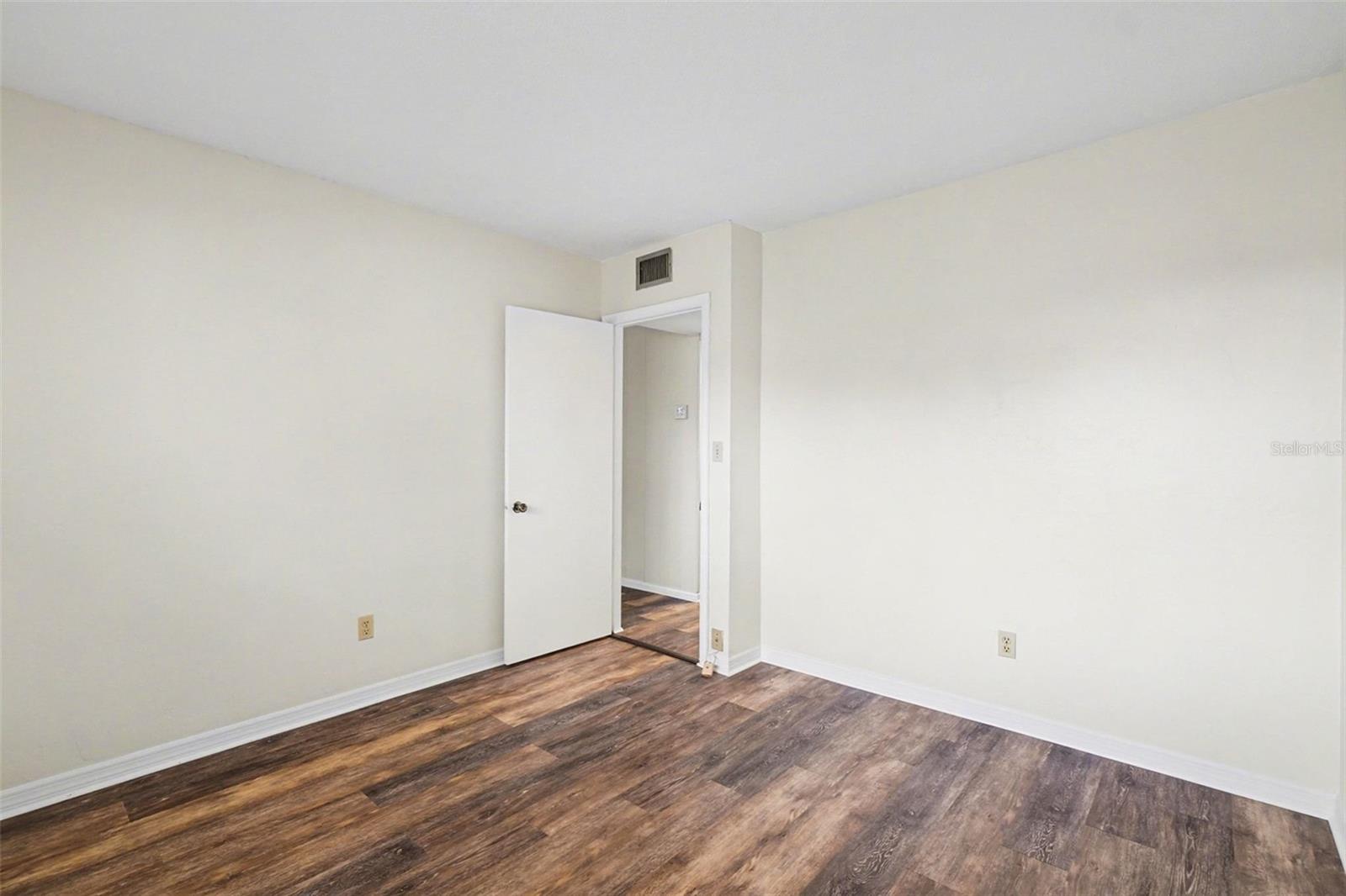 Image 19 of 34 For 349 Joel Boulevard 101