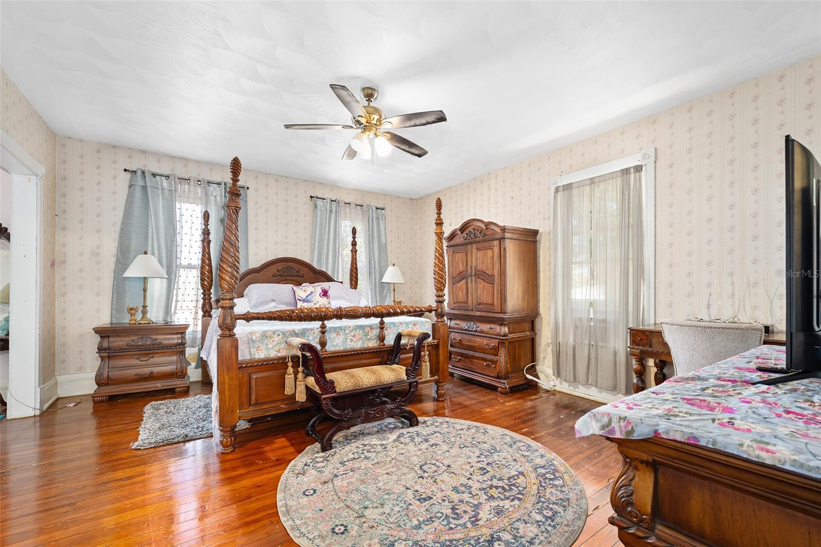 Image 20 of 49 For 228 Howry Avenue