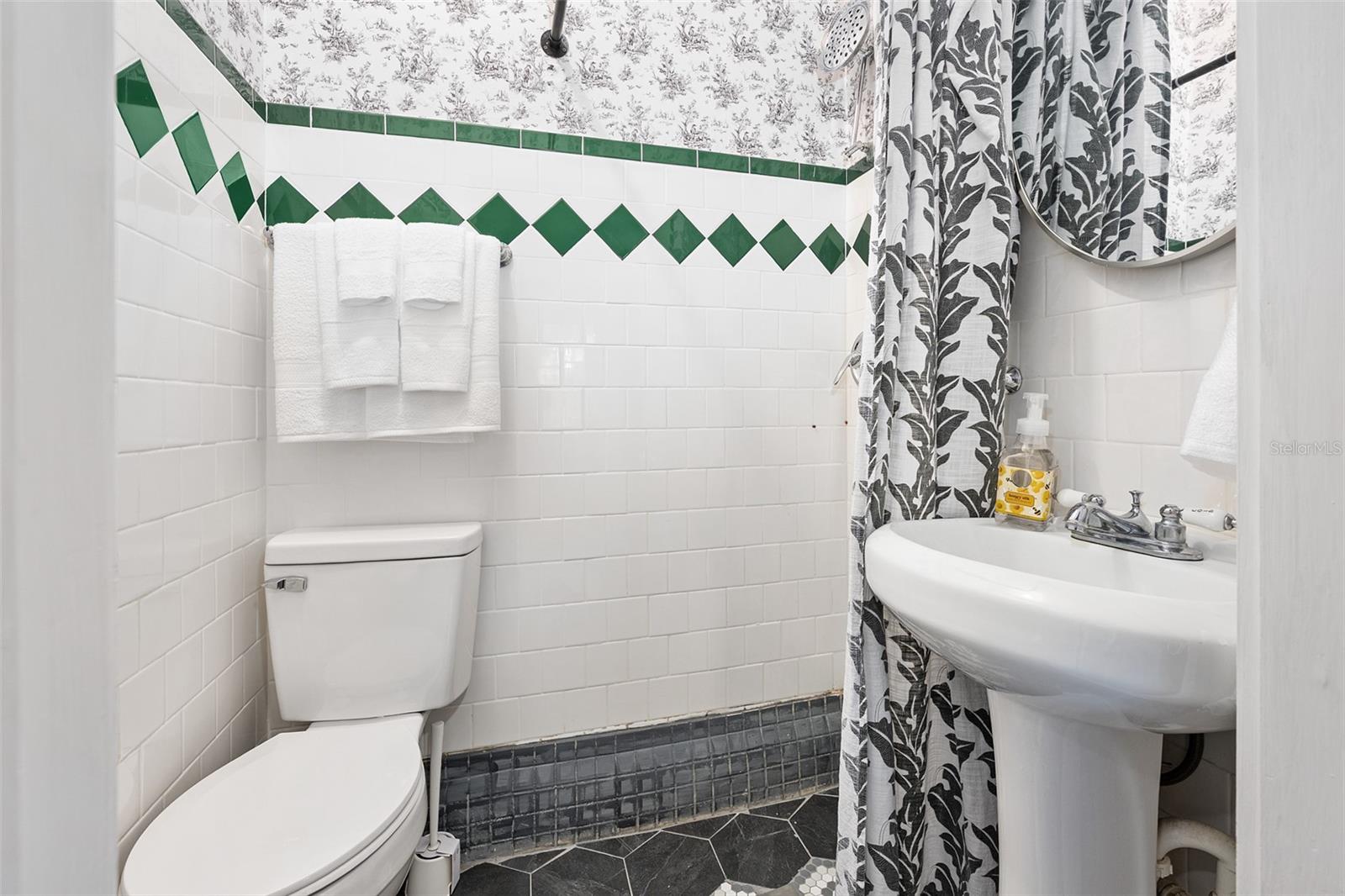 Image 23 of 49 For 228 Howry Avenue