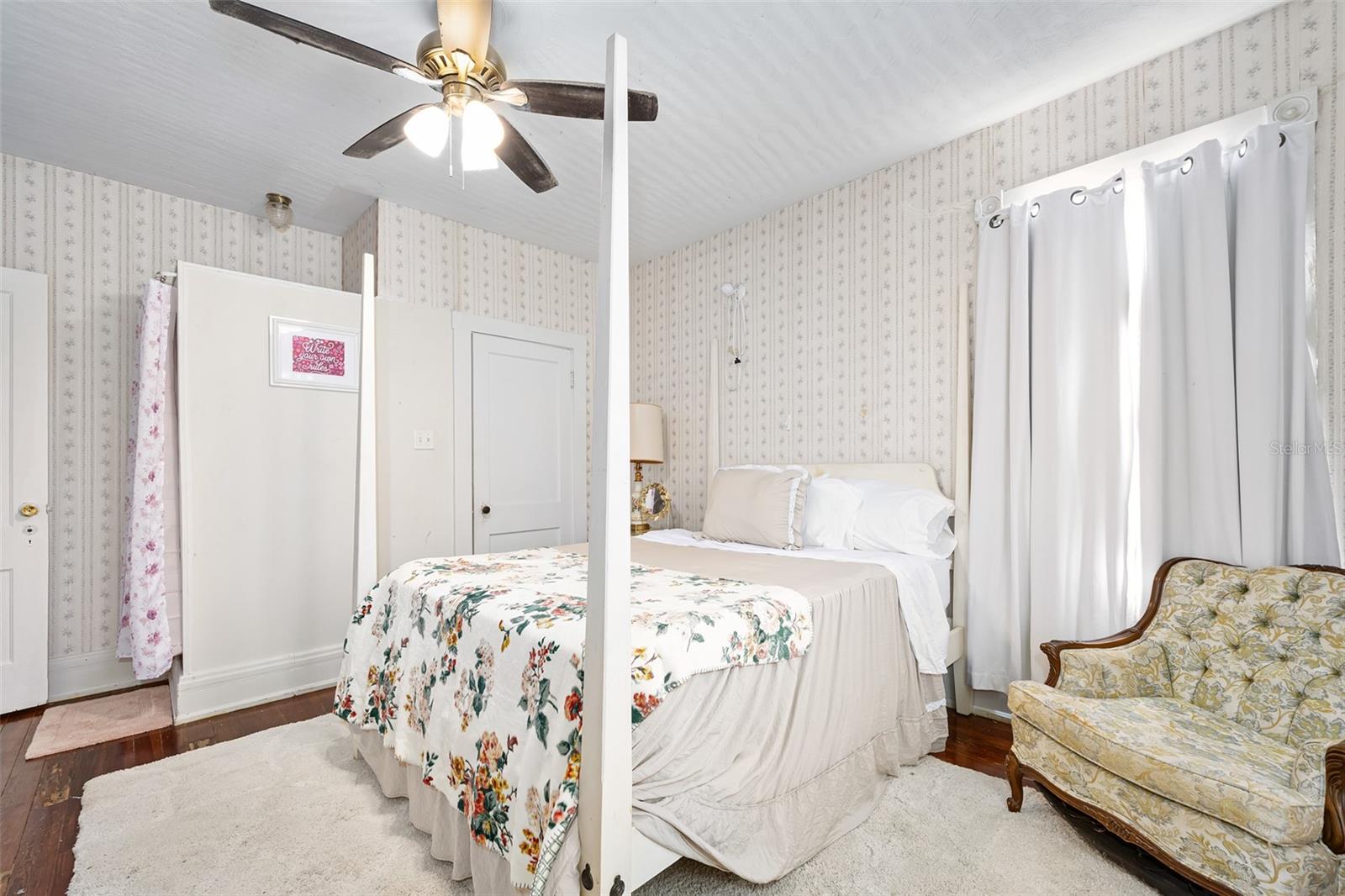 Image 26 of 49 For 228 Howry Avenue