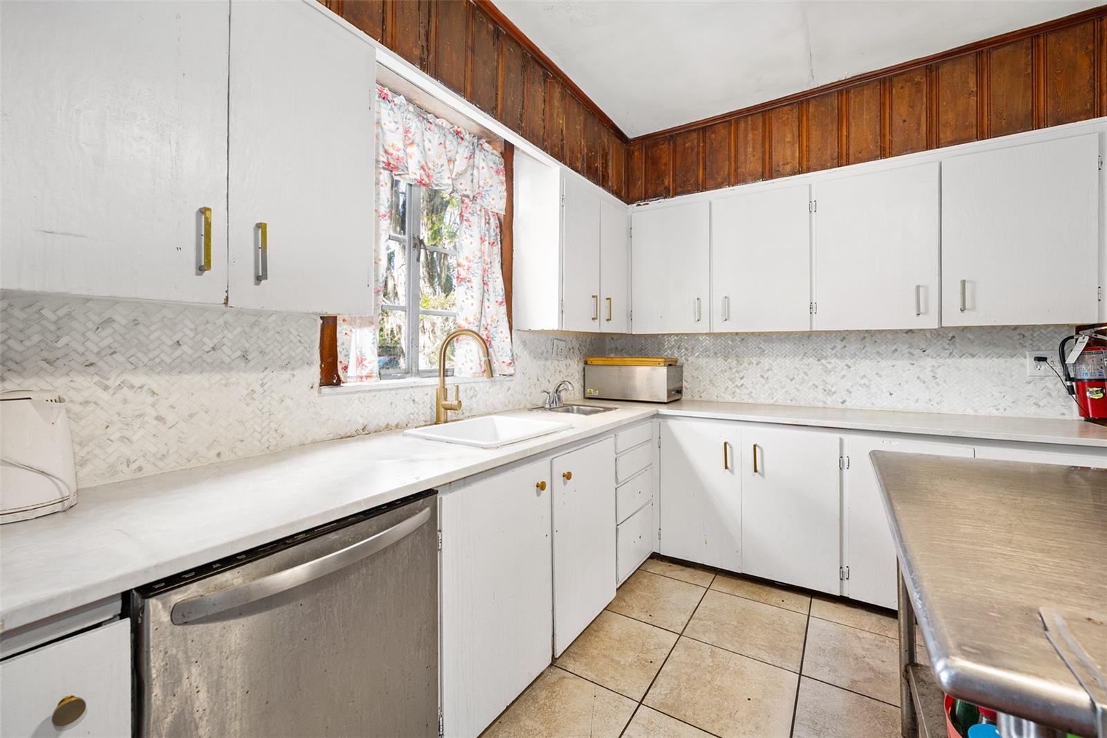 Image 35 of 49 For 228 Howry Avenue