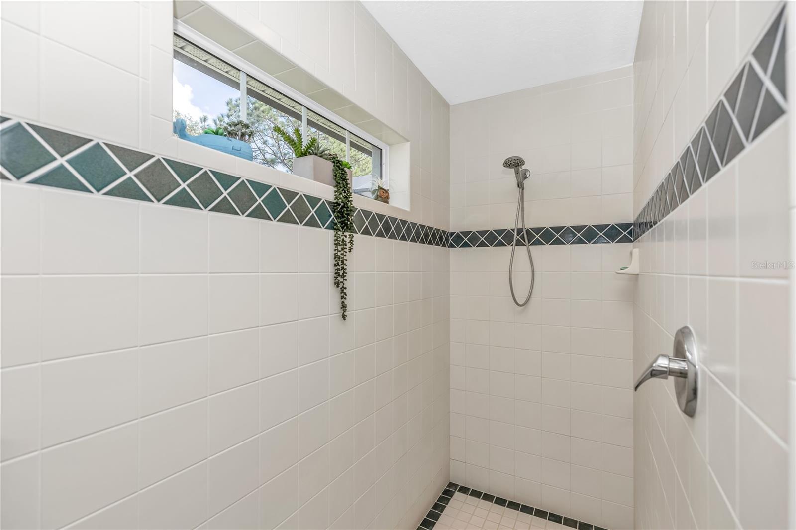 Image 16 of 51 For 257 Hazeltine Drive