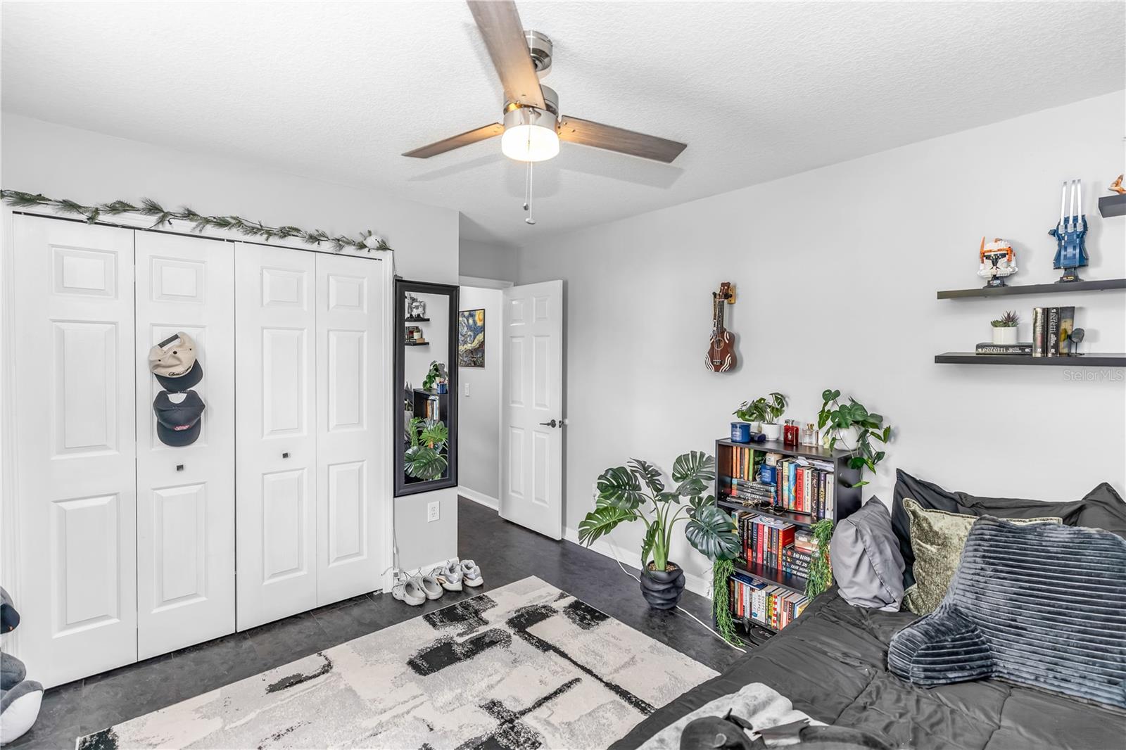 Image 21 of 51 For 257 Hazeltine Drive