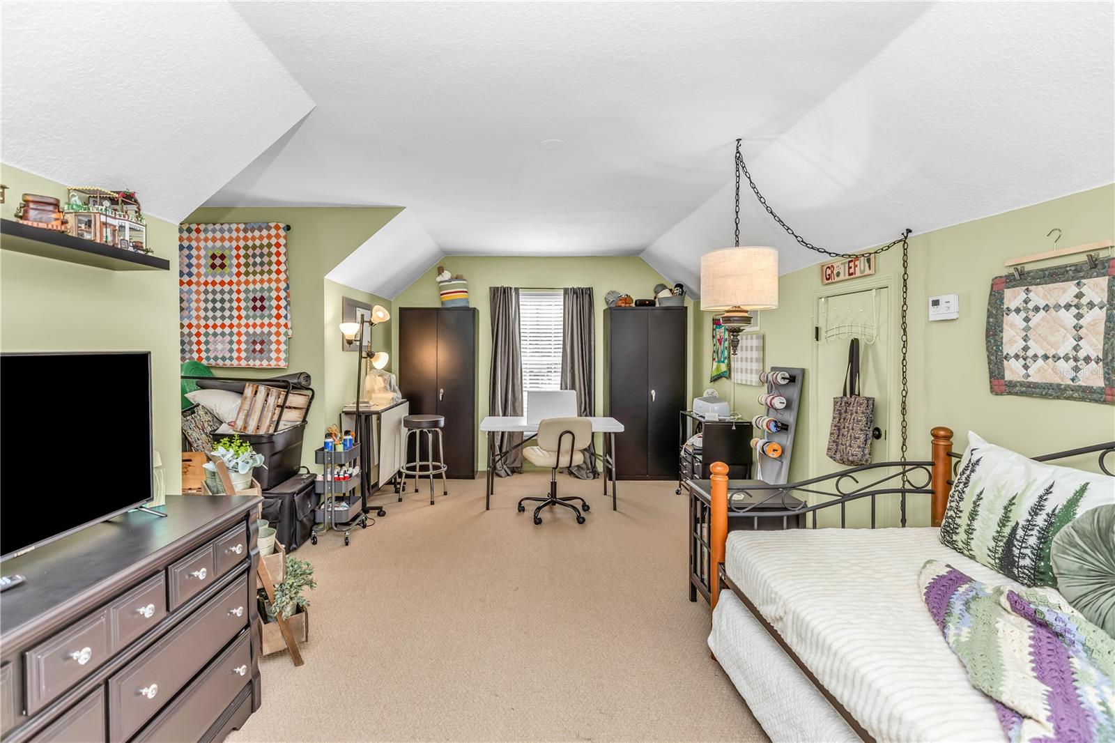 Image 27 of 51 For 257 Hazeltine Drive