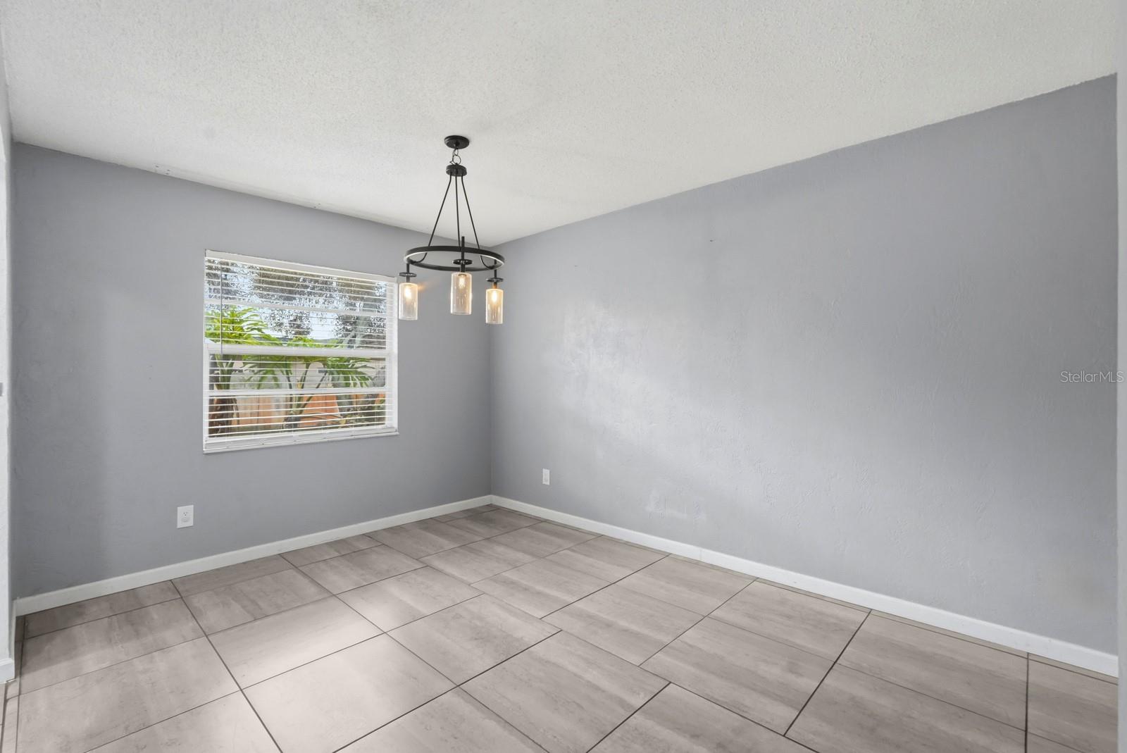 Image 10 of 41 For 1317 Shangri La Drive