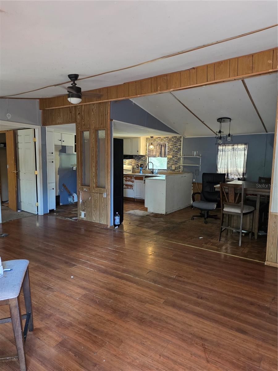 Image 2 of 13 For 24326 Maxwell