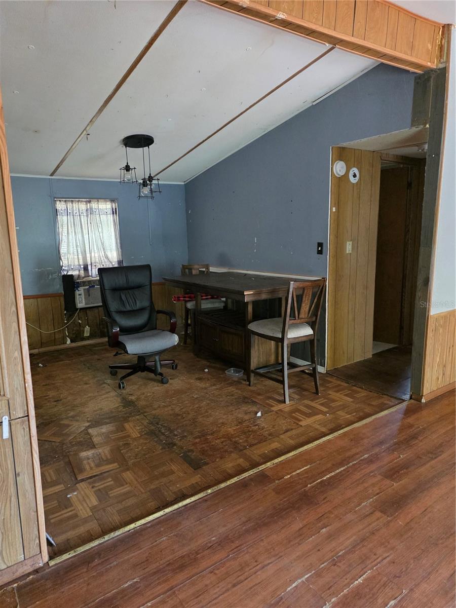 Image 3 of 13 For 24326 Maxwell