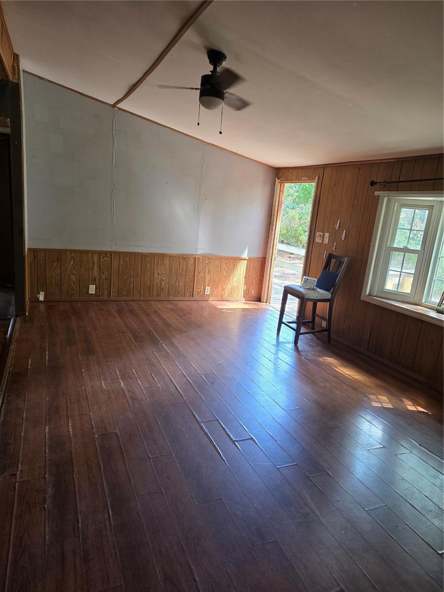 Image 4 of 13 For 24326 Maxwell