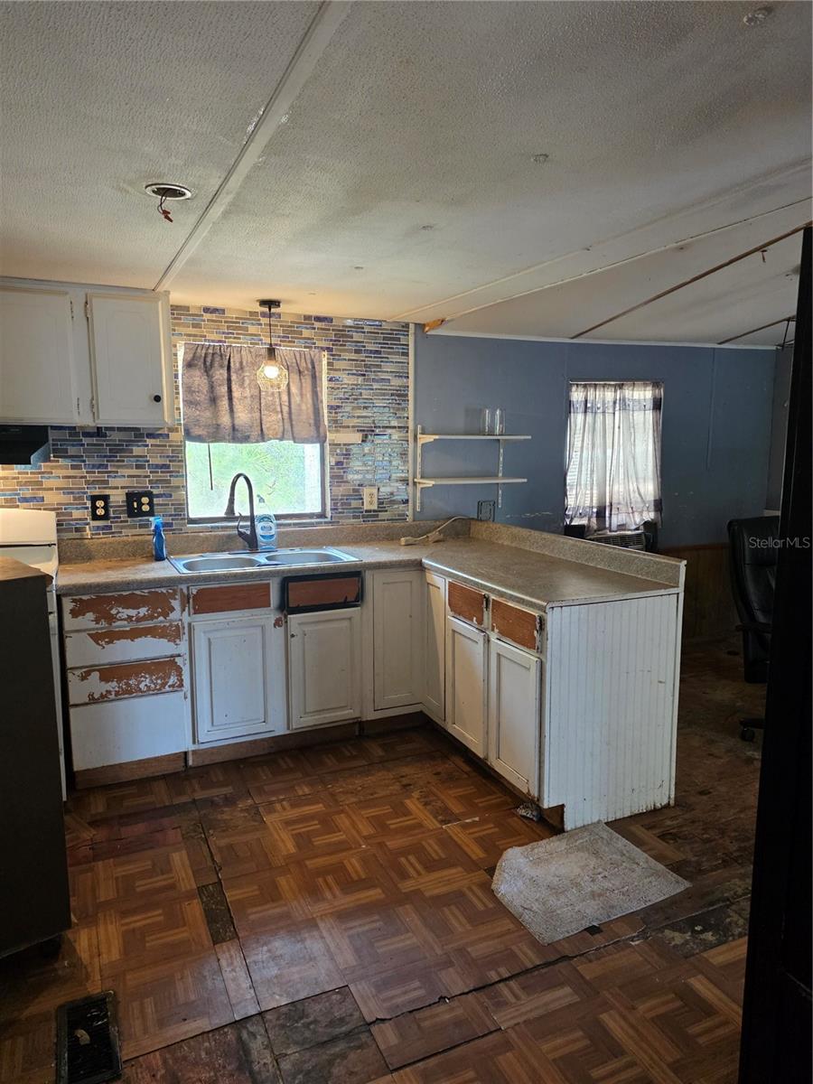 Image 5 of 13 For 24326 Maxwell