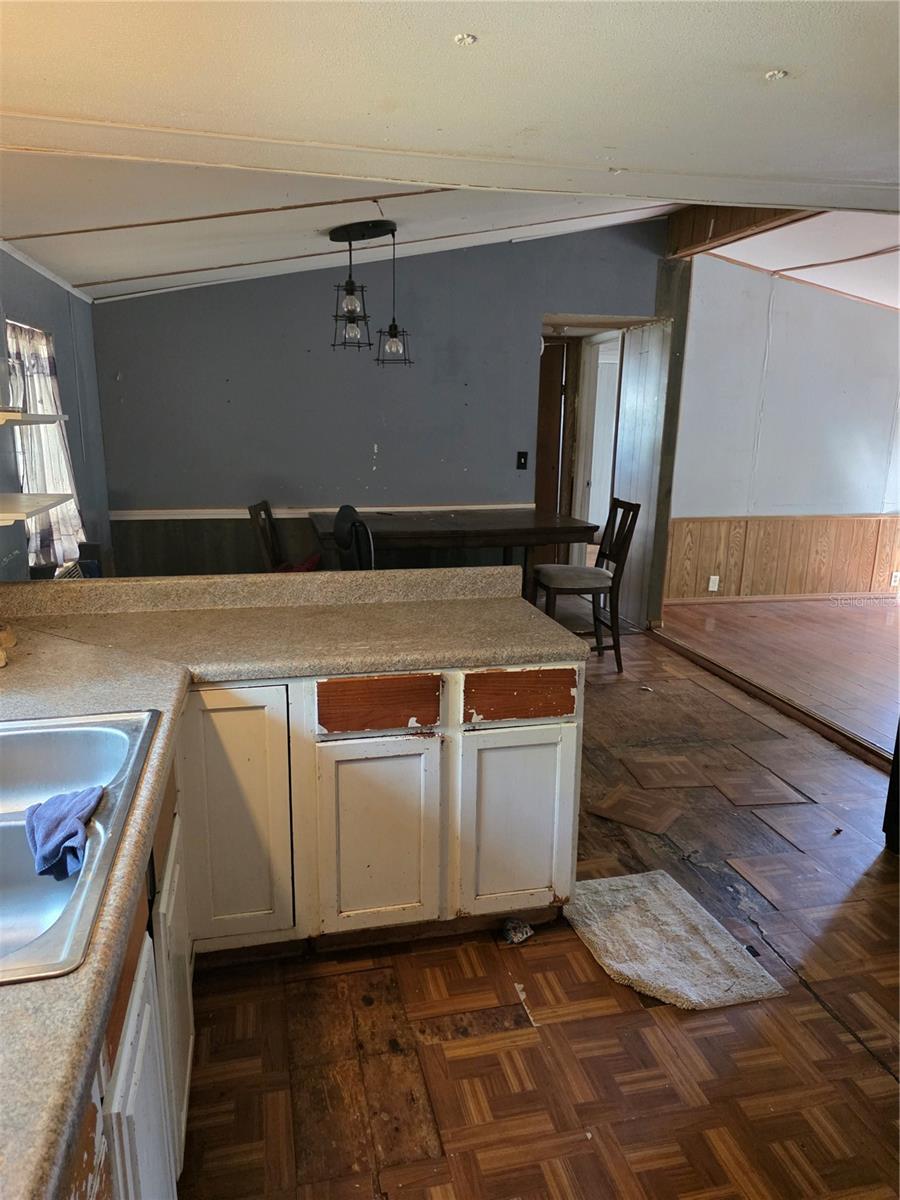 Image 6 of 13 For 24326 Maxwell