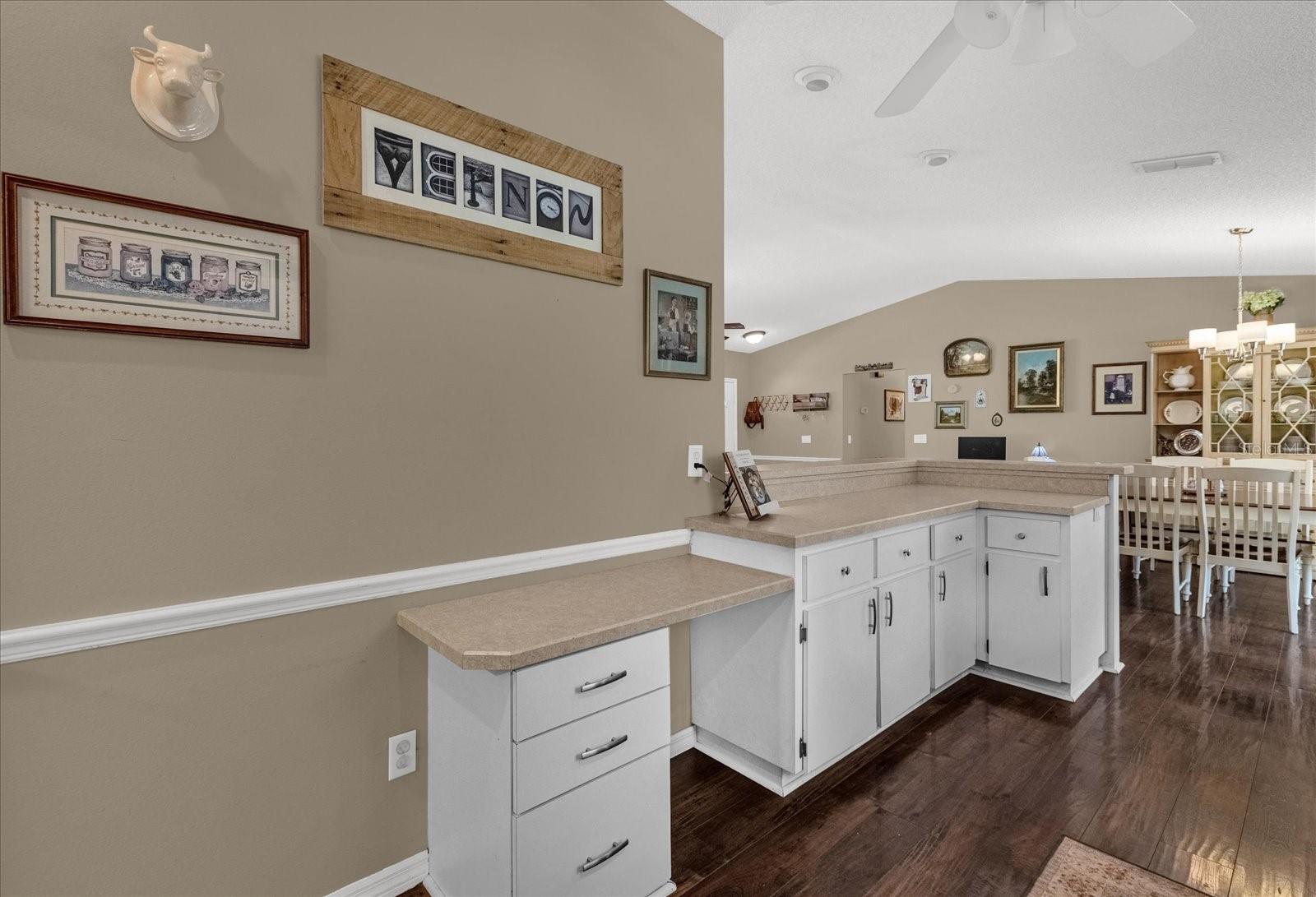 Image 11 of 34 For 980 Glenview Circle