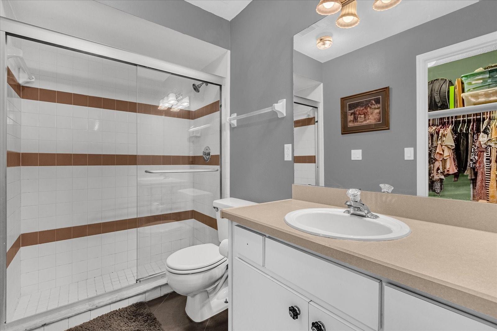 Image 14 of 34 For 980 Glenview Circle