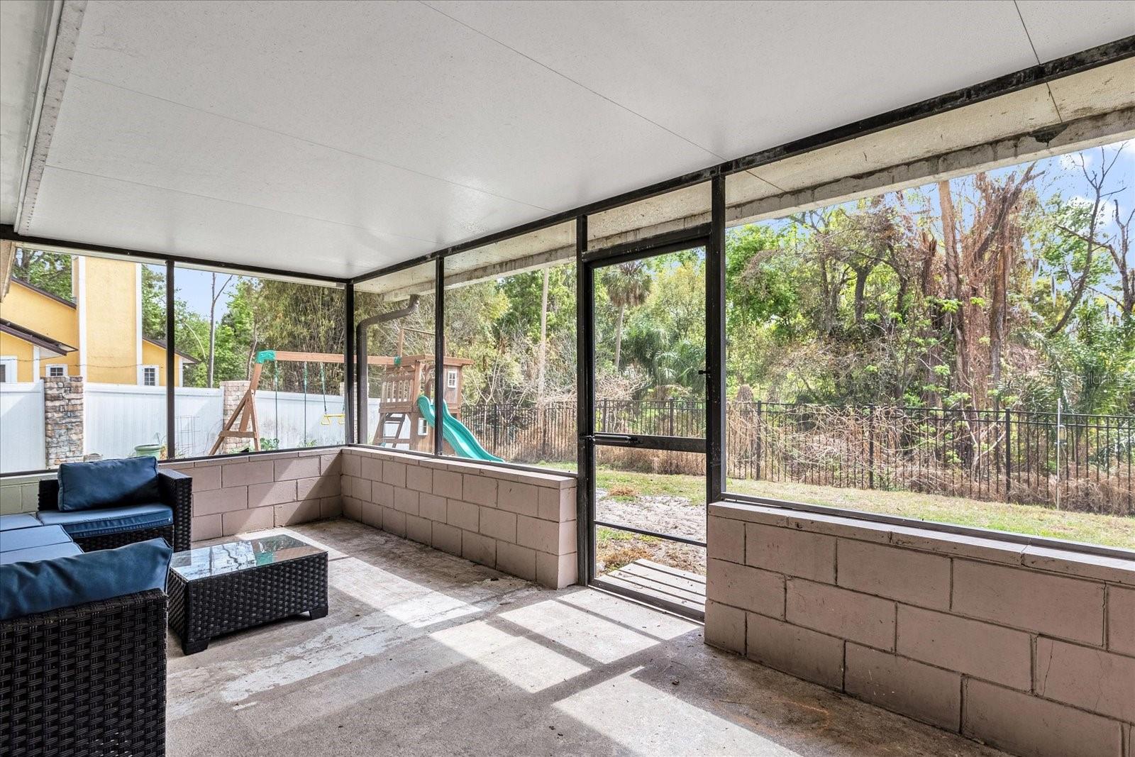 Image 22 of 34 For 980 Glenview Circle