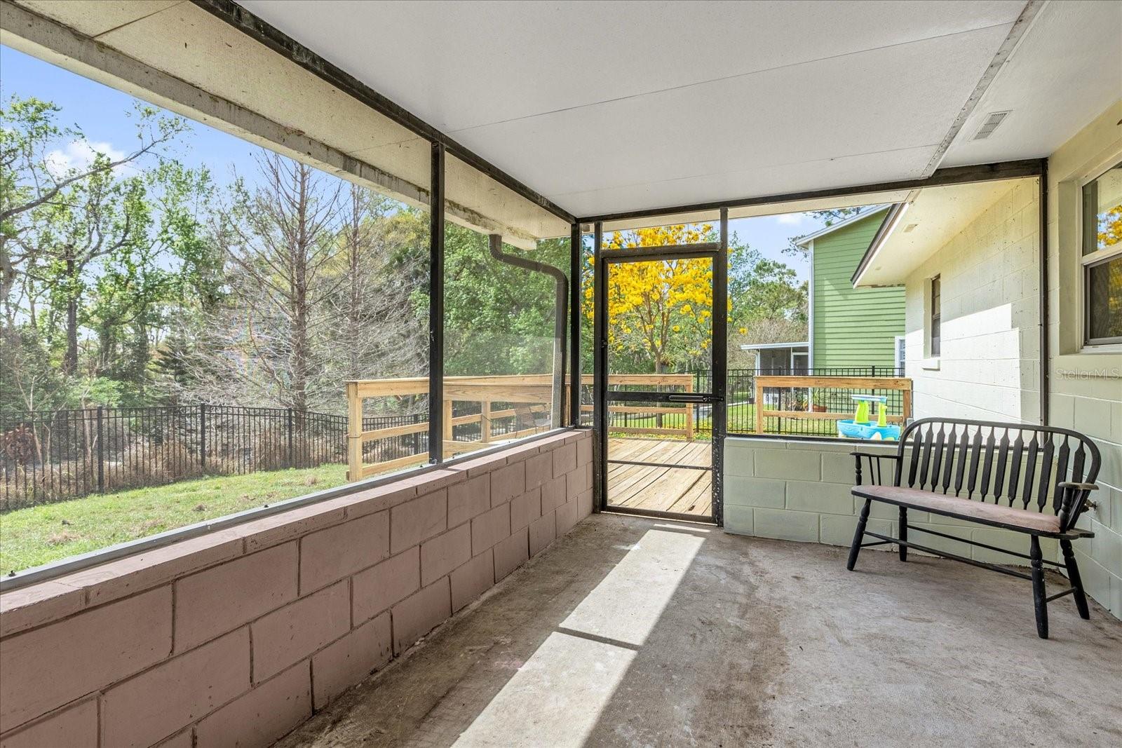 Image 23 of 34 For 980 Glenview Circle