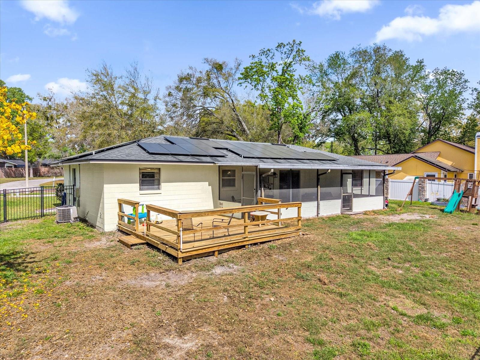 Image 25 of 34 For 980 Glenview Circle