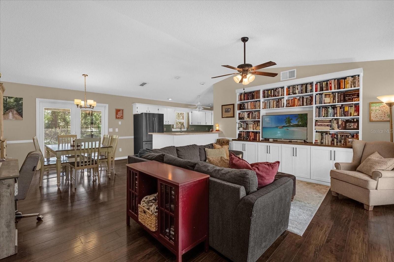 Image 4 of 34 For 980 Glenview Circle