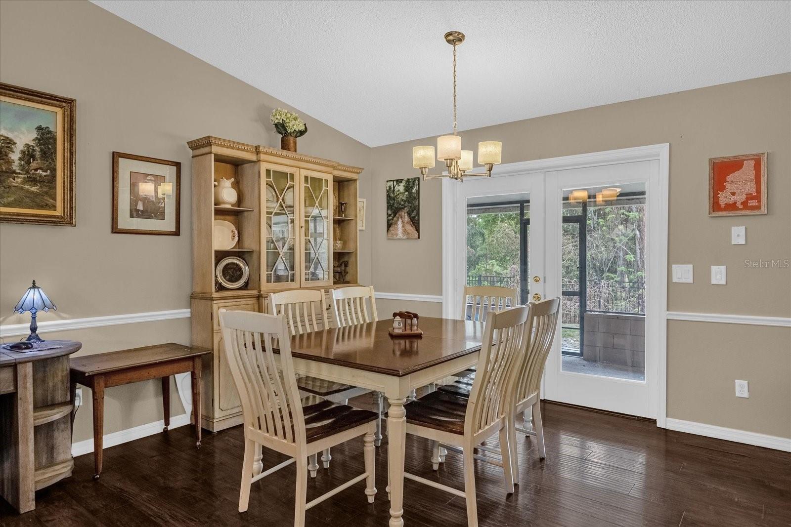 Image 6 of 34 For 980 Glenview Circle