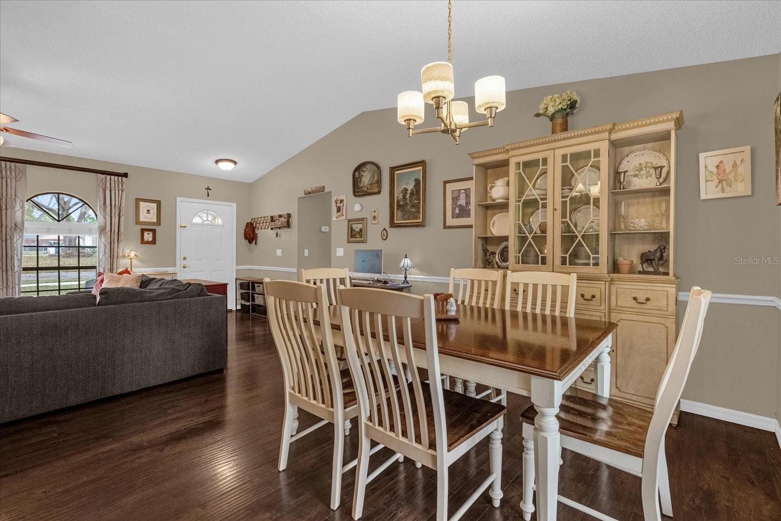 Image 7 of 34 For 980 Glenview Circle