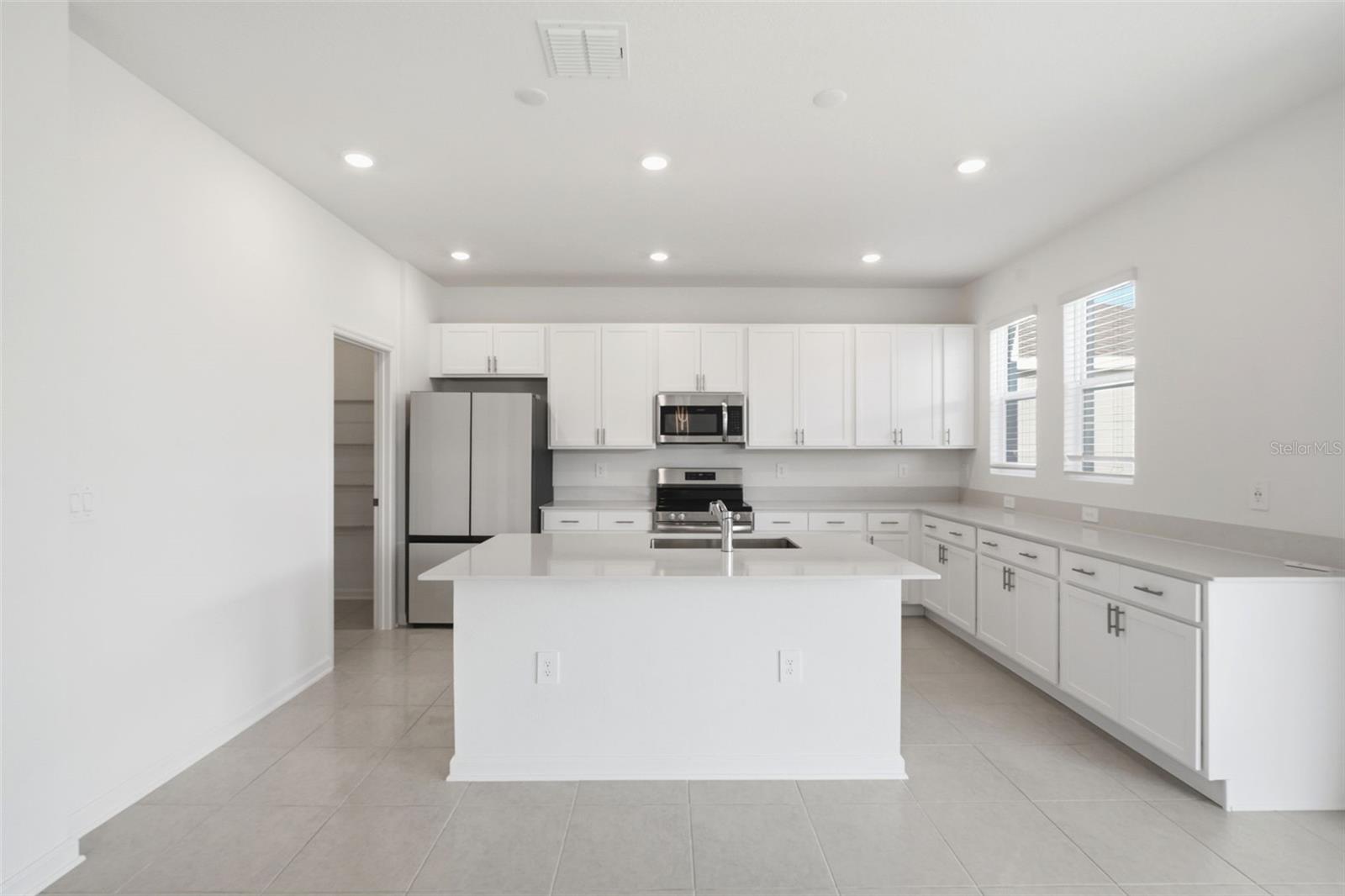 Image 11 of 42 For 694 Peroni Avenue