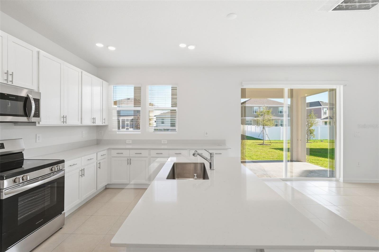 Image 15 of 42 For 694 Peroni Avenue