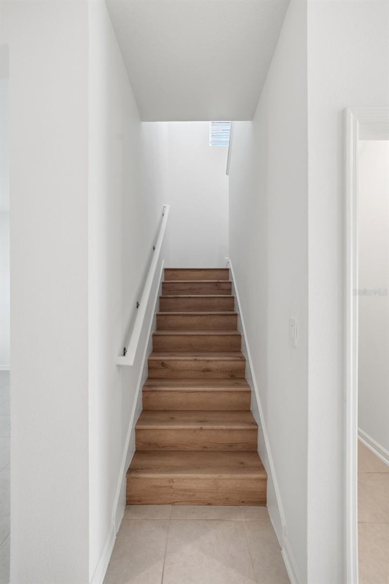 Image 18 of 42 For 694 Peroni Avenue