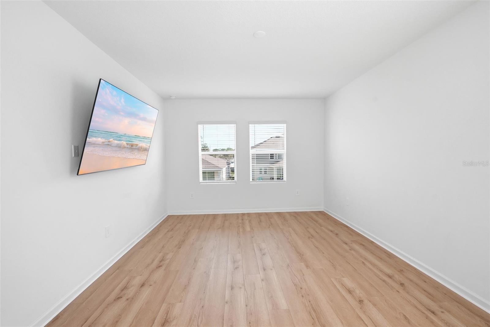 Image 20 of 42 For 694 Peroni Avenue