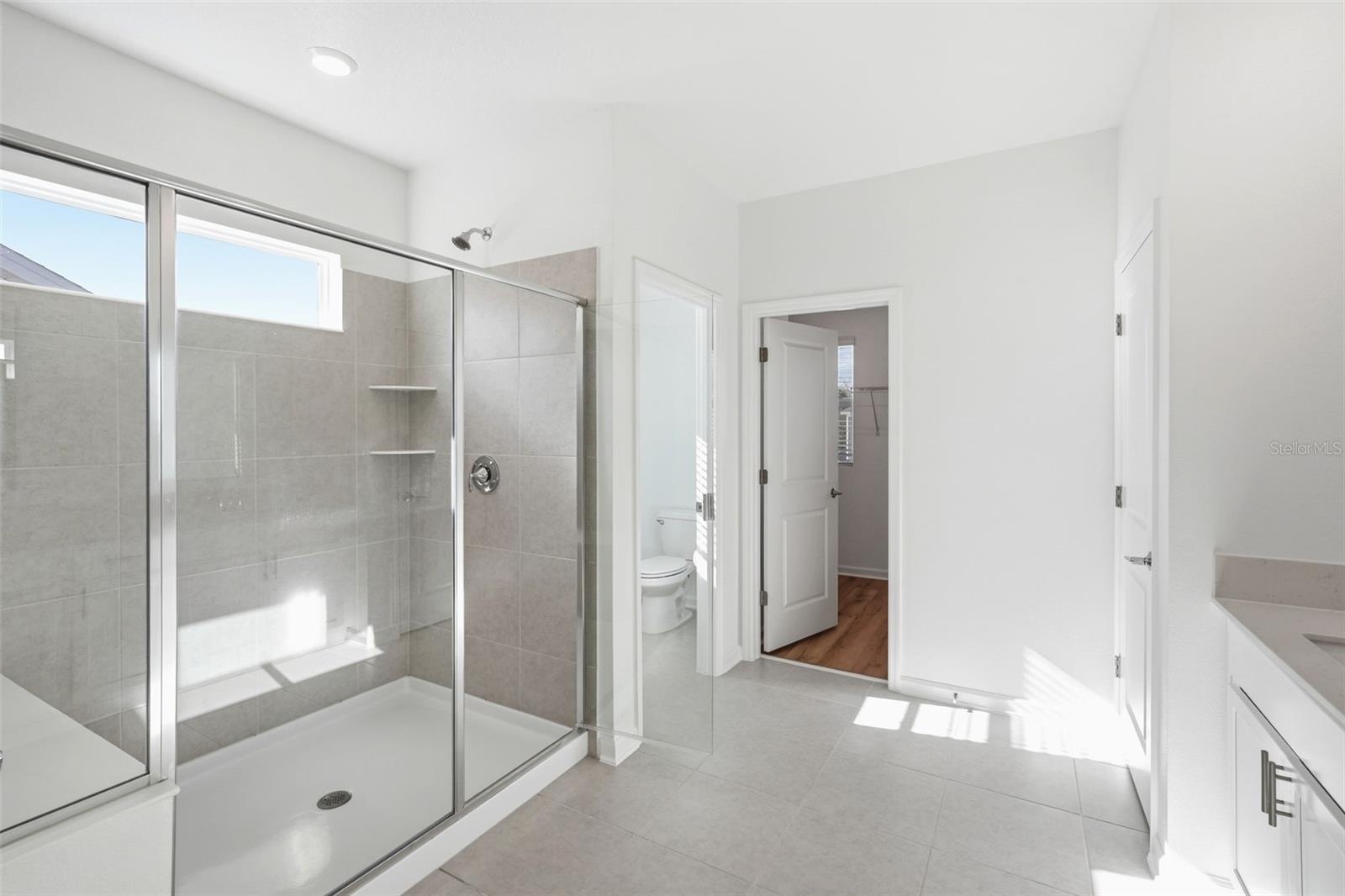 Image 23 of 42 For 694 Peroni Avenue