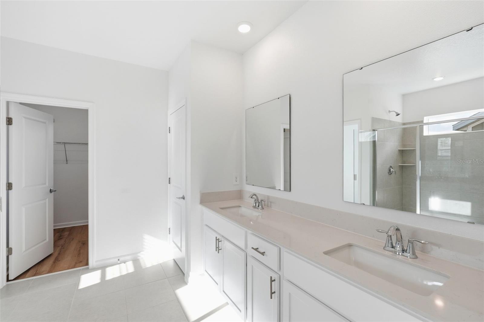 Image 24 of 42 For 694 Peroni Avenue