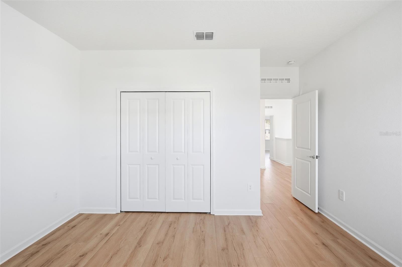 Image 28 of 42 For 694 Peroni Avenue