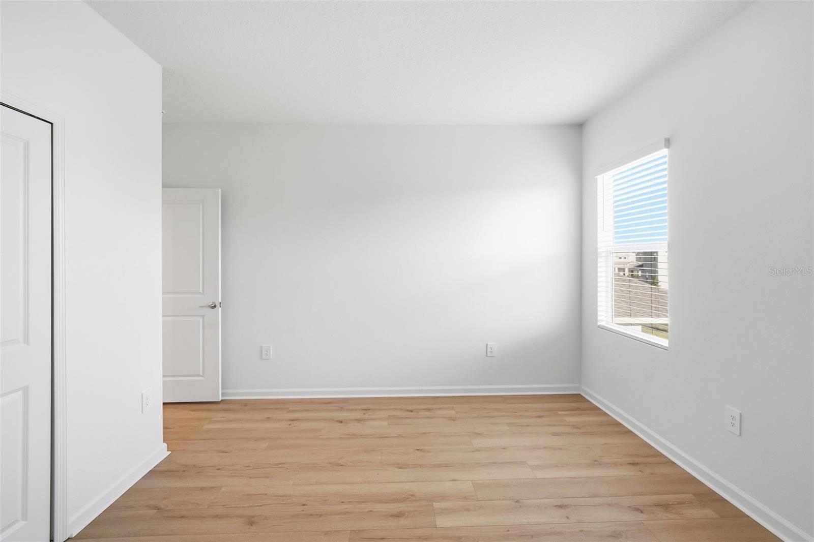 Image 29 of 42 For 694 Peroni Avenue