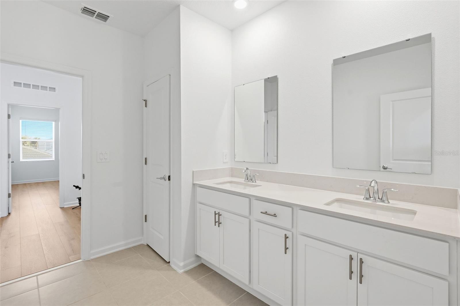 Image 31 of 42 For 694 Peroni Avenue