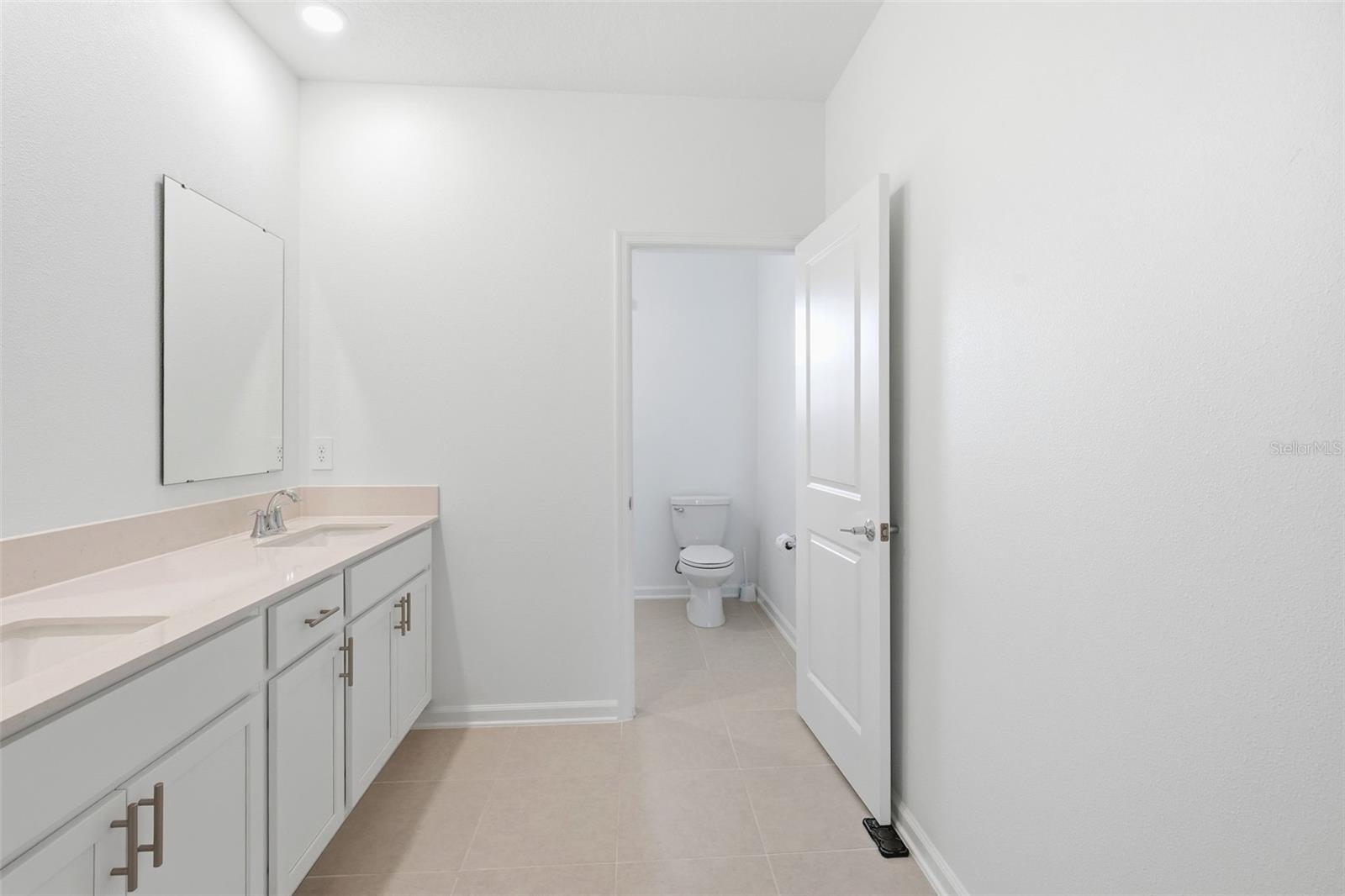 Image 32 of 42 For 694 Peroni Avenue