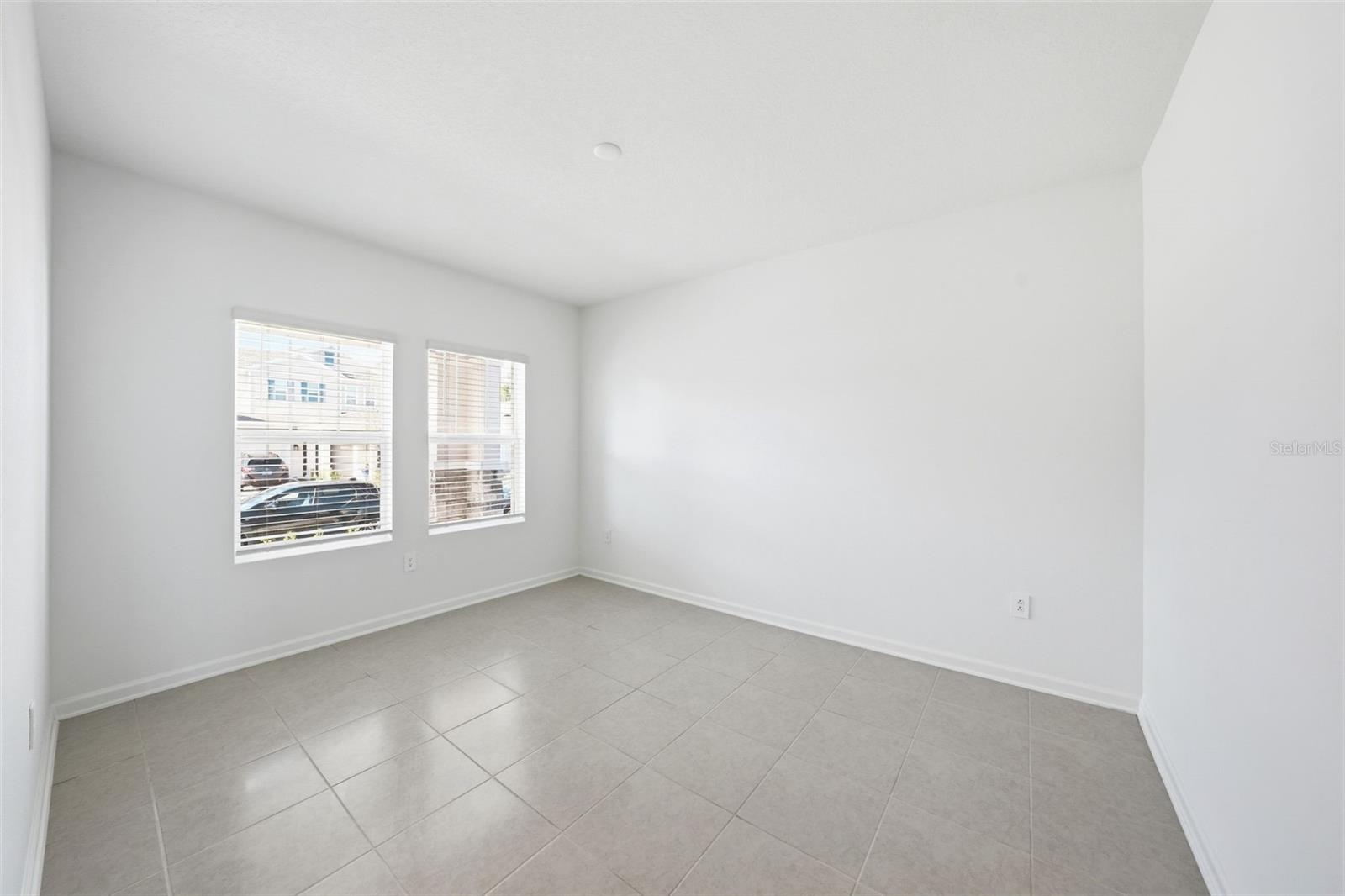 Image 4 of 42 For 694 Peroni Avenue