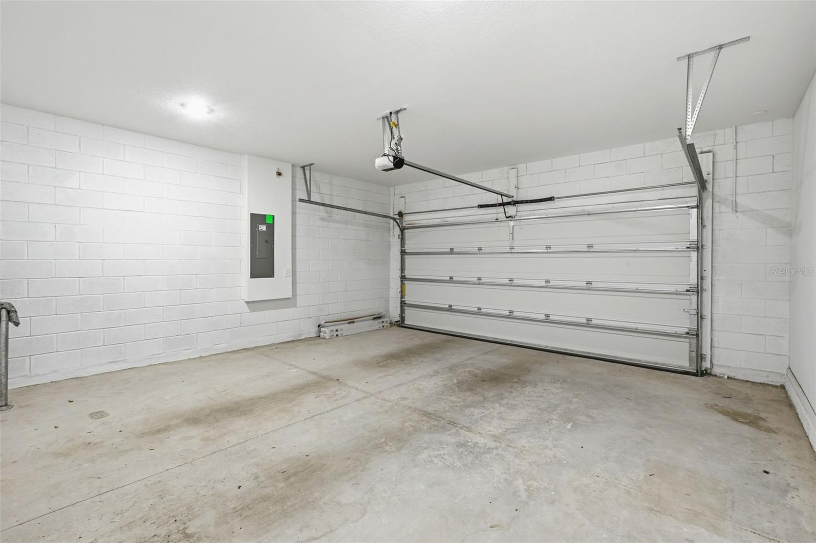 Image 40 of 42 For 694 Peroni Avenue