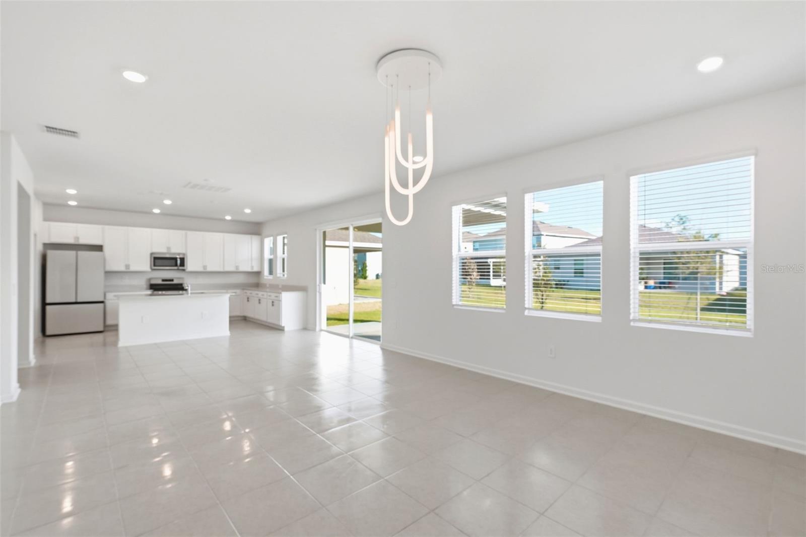 Image 7 of 42 For 694 Peroni Avenue