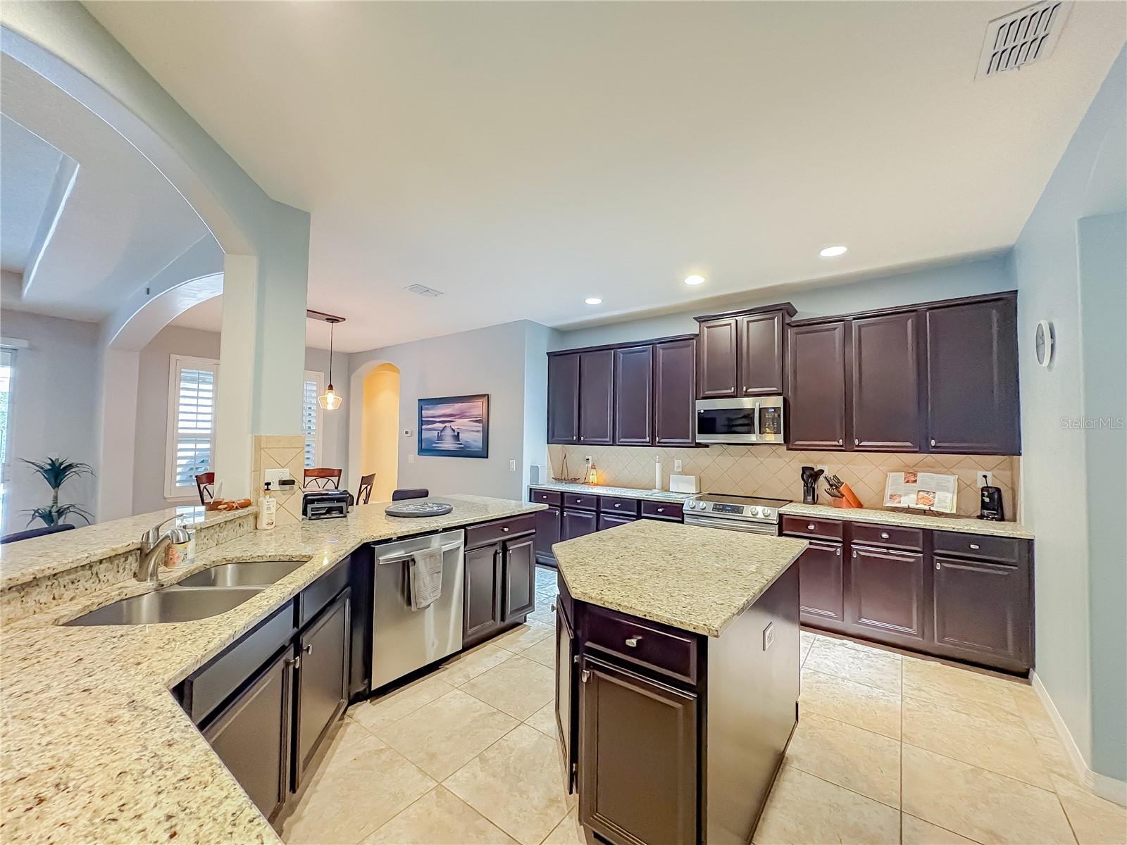 Image 7 of 29 For 1528 Blue Grass Boulevard