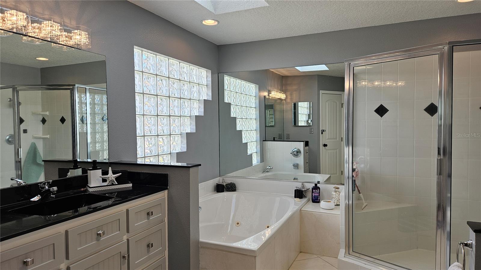 Listing photo id 8 for 2628 Sunset Drive