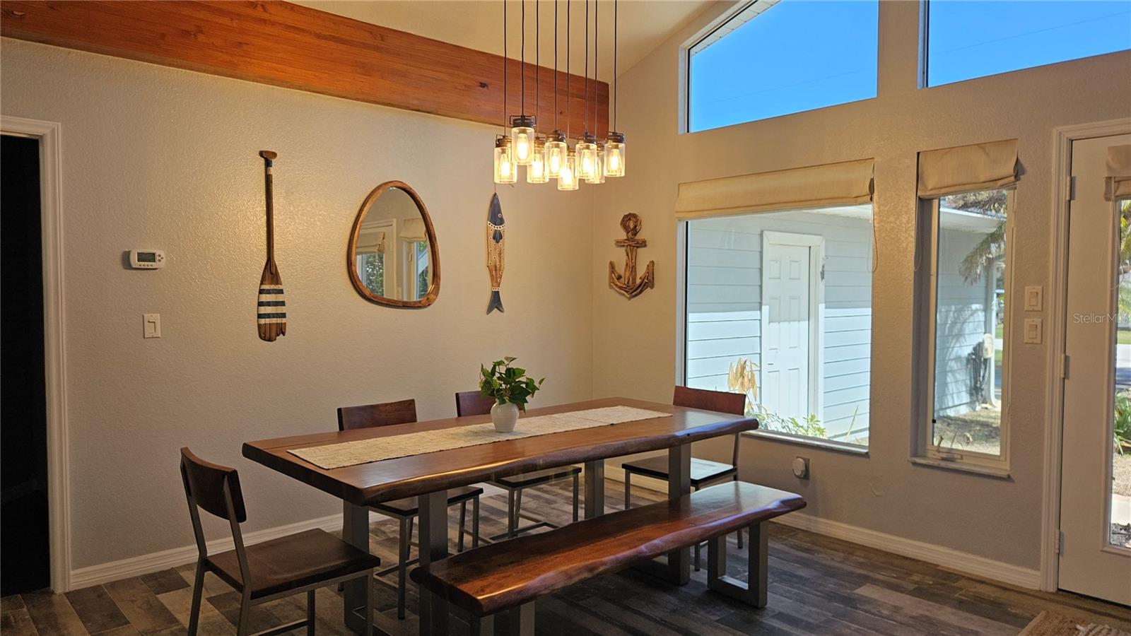 Listing photo id 9 for 2628 Sunset Drive